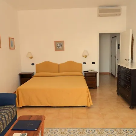 Hotel Grand Excelsior 4*